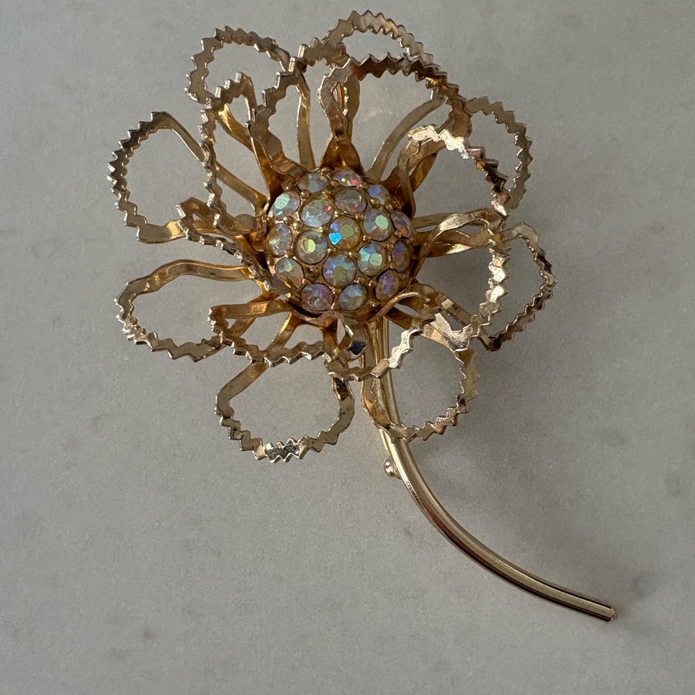 VINTAGE 1960s Sarah Coventry Allusion Flower Brooch